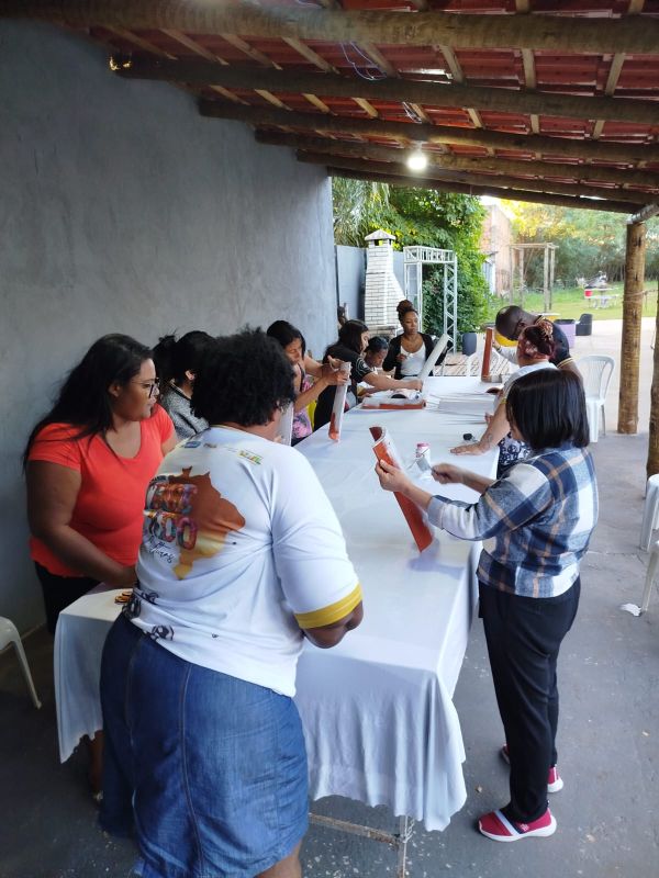 Oficina de Artesanato com Telhas no Pérola Negra